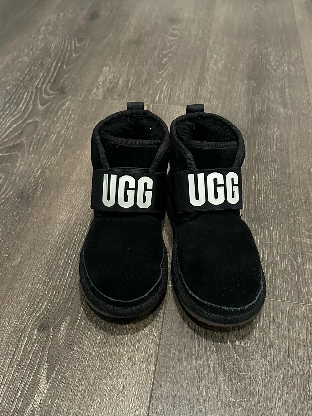 UGG Black Label Interior Size Tag Detail kids size 2